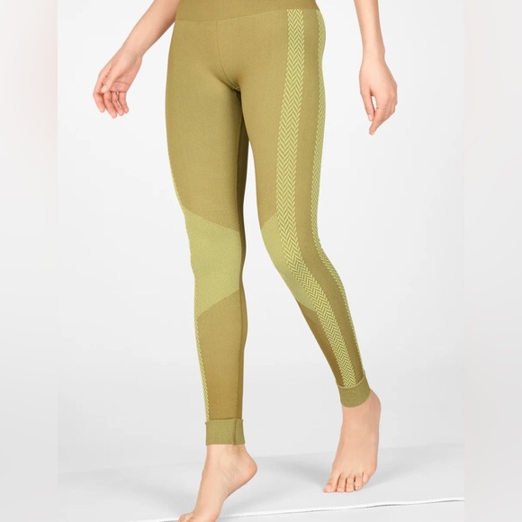 Fabletics High-Waisted Seamless Check Legging
Thyme color - Picture 6 of 7